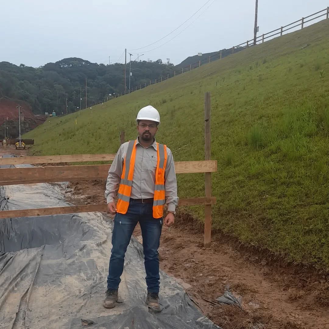 O técnico de Qualidade da Consominas, Everton Xavier, tem mais de cinco anos de atuação com controle tecnológico 