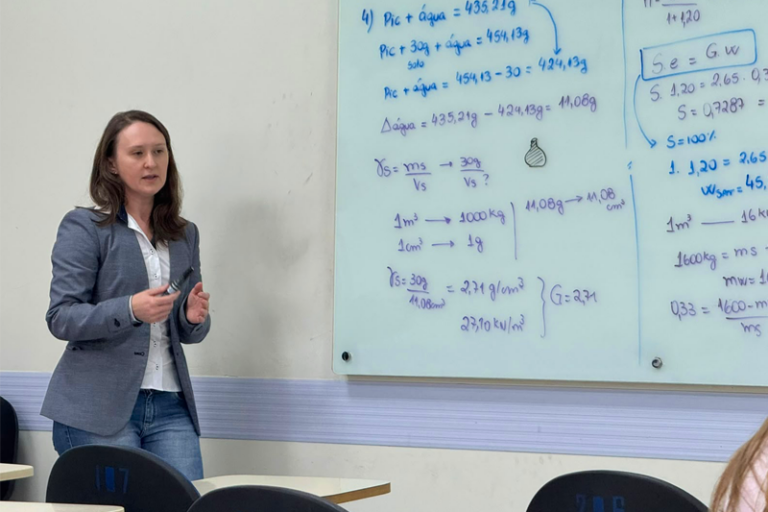 professora Helena Paula Nierwinski